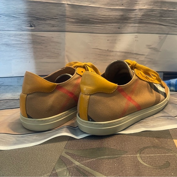 Burberry Sz 41 check sneakers in great condition 🔥EUC🔥 - Picture 8 of 14